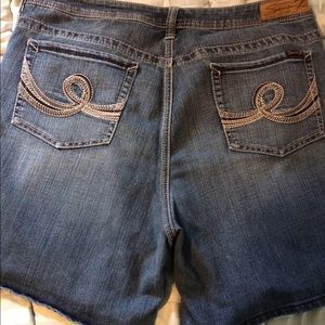 Seven7 Jean Shorts 22W